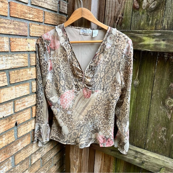 Vintage 100% Silk Elegant Floral and Animal Print Blouse - Picture 1 of 3